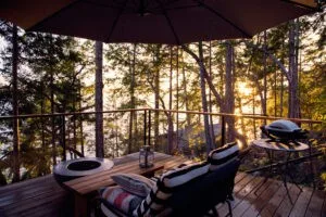 airbnb outsources for multilingual customer service and support
